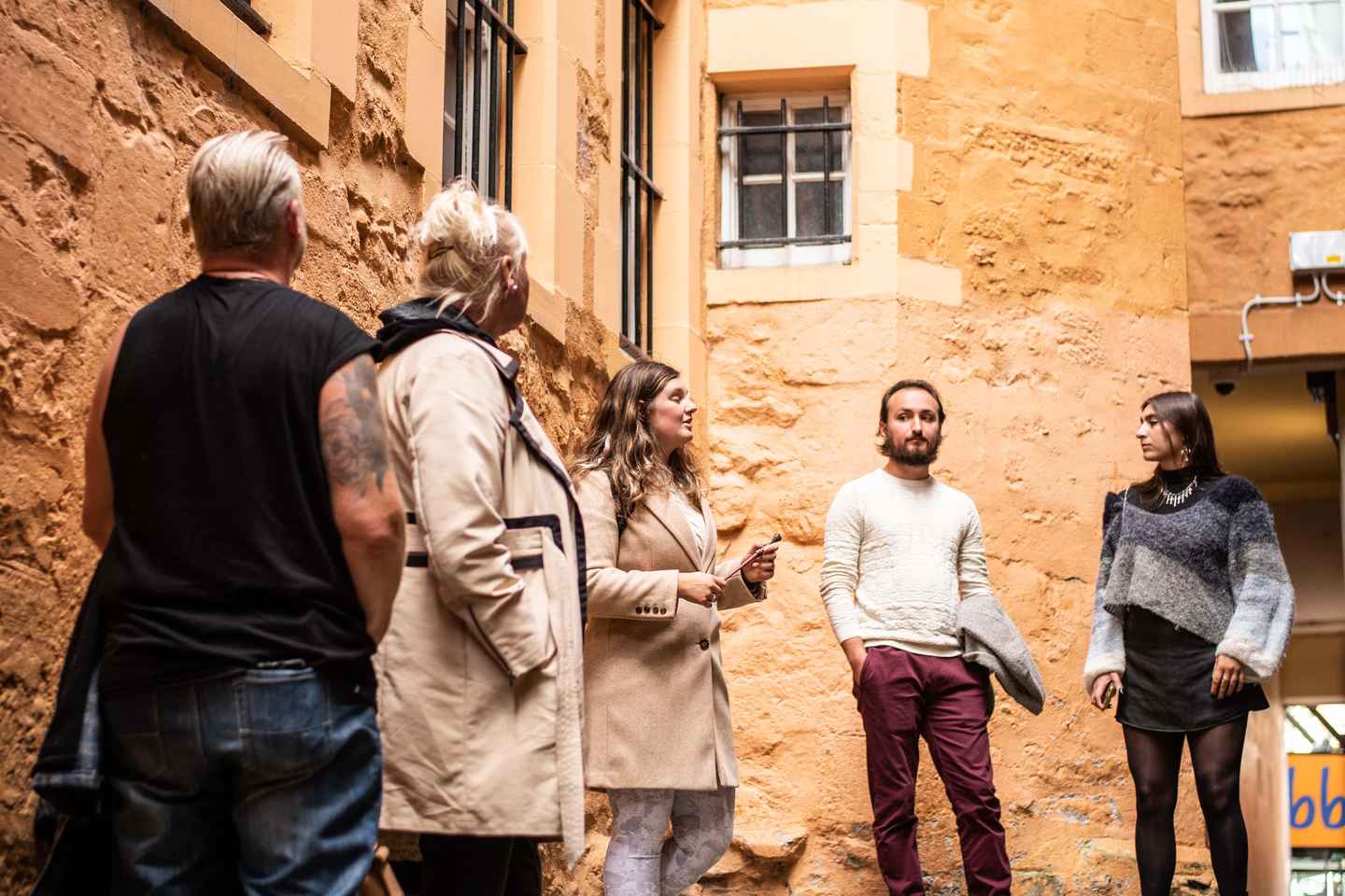 Edinburgh: Old Town Walking Tour with Castle Entry