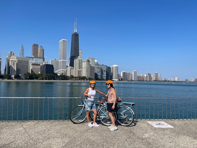 Chicago: Lakefront, Parks, and Museums E-Bike Tour