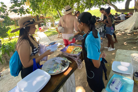 Cartagena: Passeio pelas 5 Ilhas do Rosário com mergulho com snorkel e almoço