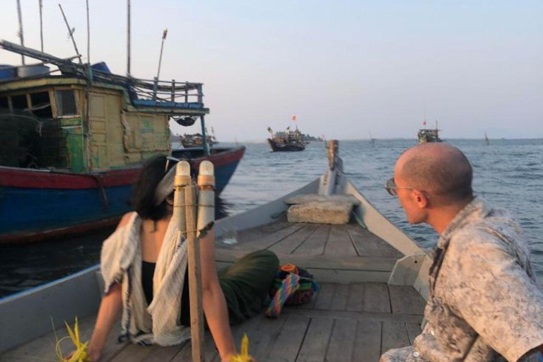 Hoi An: BBQ-fisketur i solnedgången med lokalbefolkningen med båttur