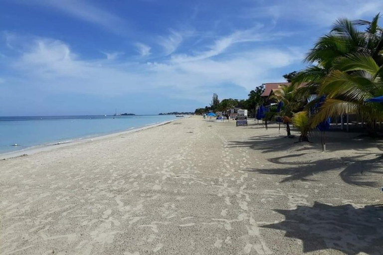 Vanuit Montego Bay: 7 Mile Beach en Rick&#039;s Café Klifsprong