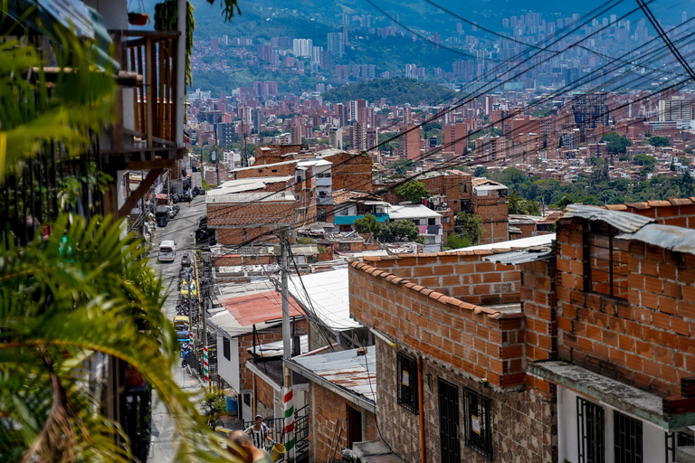 ميديلين: درس طهي إمبانادا مع طاهٍ محلي في كومونا 13