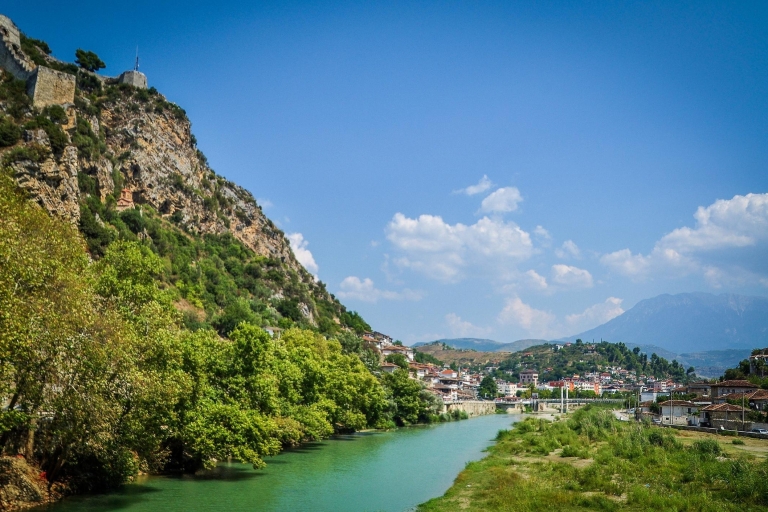 Cañones y Cuevas Encantadas de Berat: El viaje de un héroe