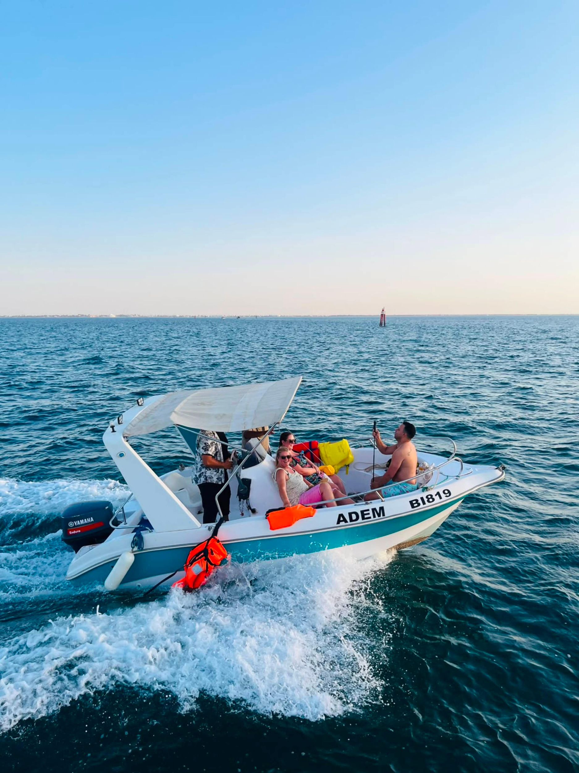 Djerba: Privates Schnellboot, Schwimmen im türkisfarbenen Meer und Erkundung der Küste