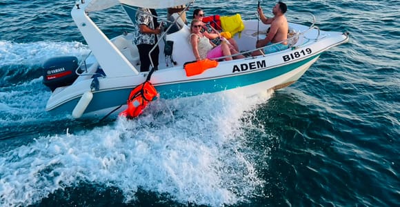 Djerba: Private speedboat, swim in the turquoise sea and explore the coastline