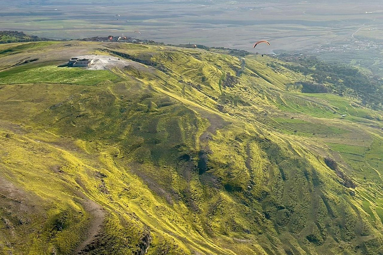 Marrakech: Paragliden boven de Agafay-woestijn &amp; uitzicht op de Atlasmnt