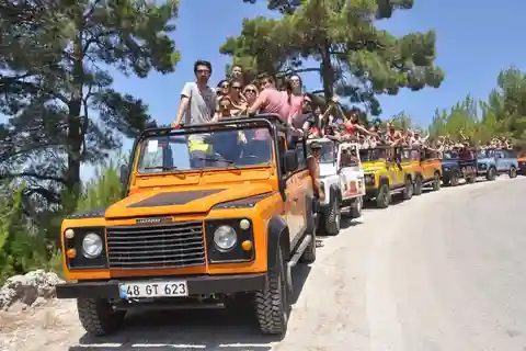 Alanya:4x4 Jeep Safari and Cave Tour With Lunch At Dim River
