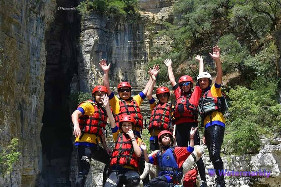 Berat: Erkundung der Osum-Schlucht & Wasserfälle mit Ausrüstung. Foto: GetYourGuide Berat: Erkundung der Osum-Schlucht & Wasserfälle mit Ausrüstung. Foto: GetYourGuide