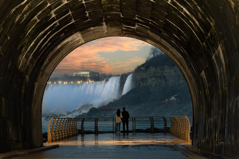 Niagara Falls: Niagara Parks Power Station & Tunnel at Night