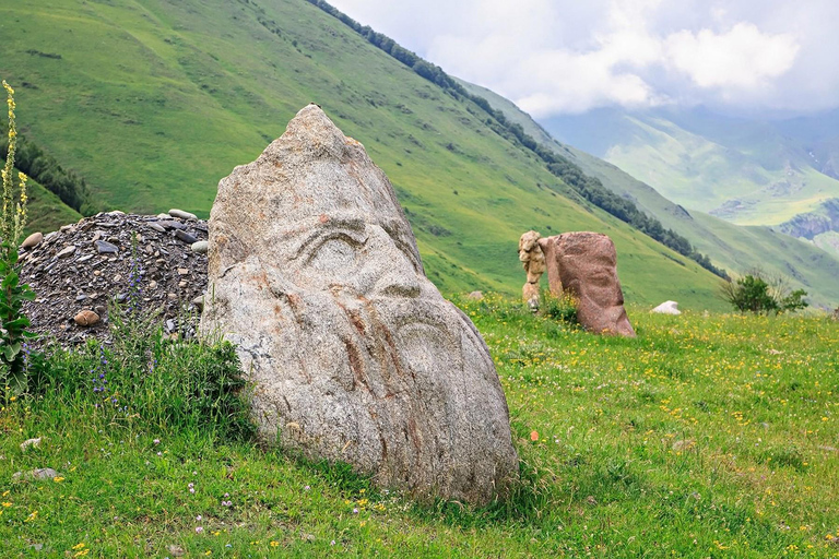 Tbilisi: Kazbegi & Sno Valley Private 4WD Day Tour