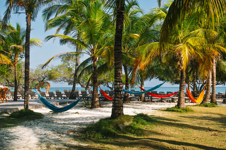 Au départ de Carthagène : 4 îles des Caraïbes, plages paradisiaques, buffets et fêtes.