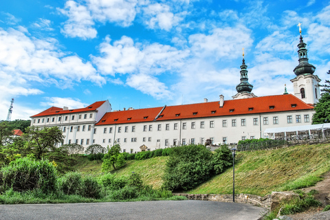 Praga: tour de 4h en Segway y scooter con comida y bebidaTour privado de 4h en Segway y scooter con comida y bebida