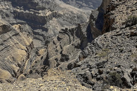 From Muscat: Jebel Shams Grand Canyon 4x4 Adventure Hotel Pickup from Muscat