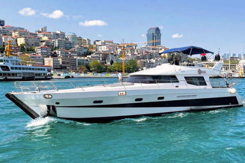 Istanbul: Crociera privata sul Bosforo con uno yacht di lusso