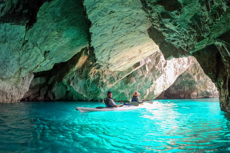 Capri: tour in kayak tra grotte e spiagge con foto GoPro