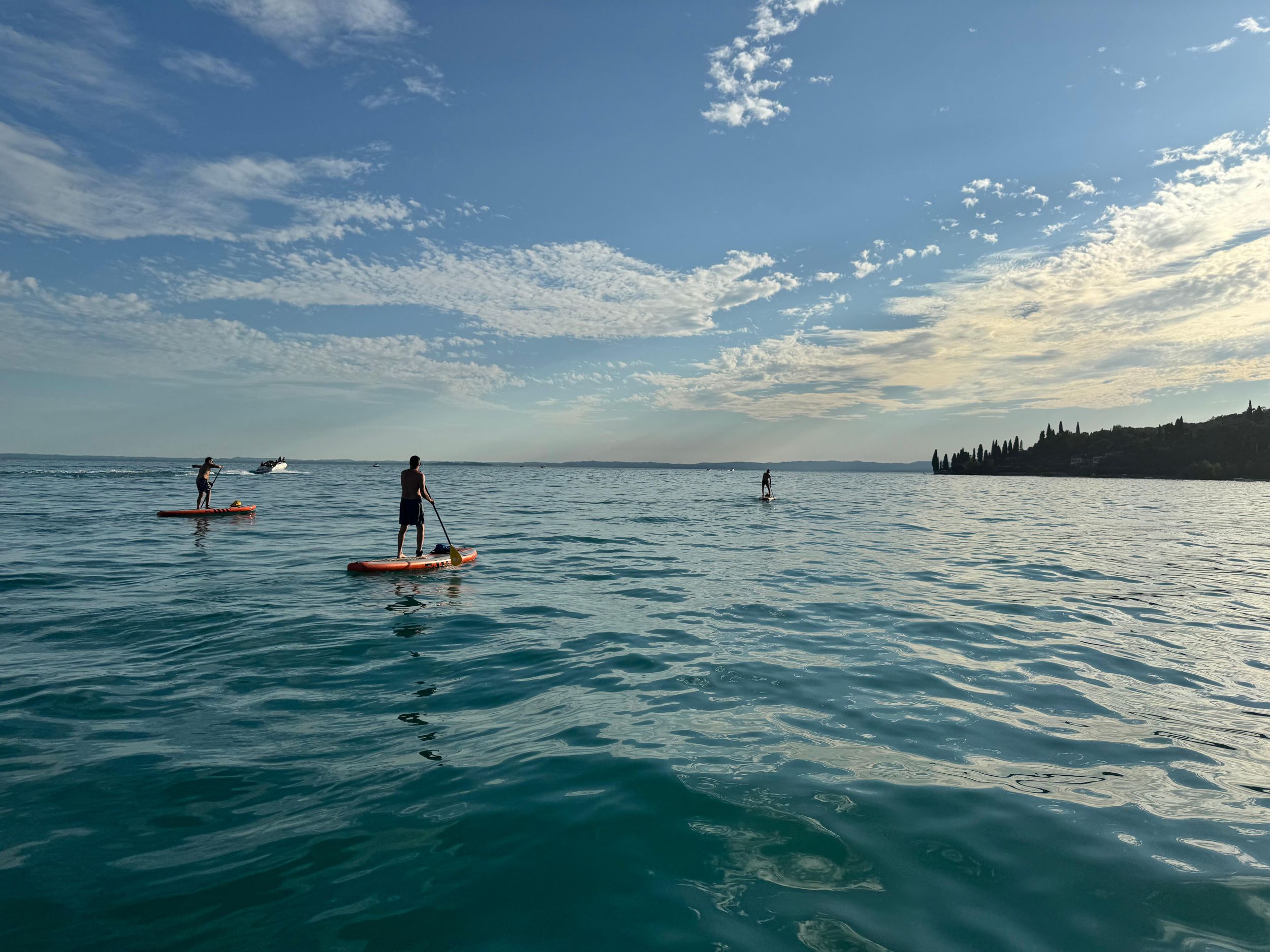 Punta San Vigilio: Private SUP-Tour bei Sonnenuntergang ab Garda