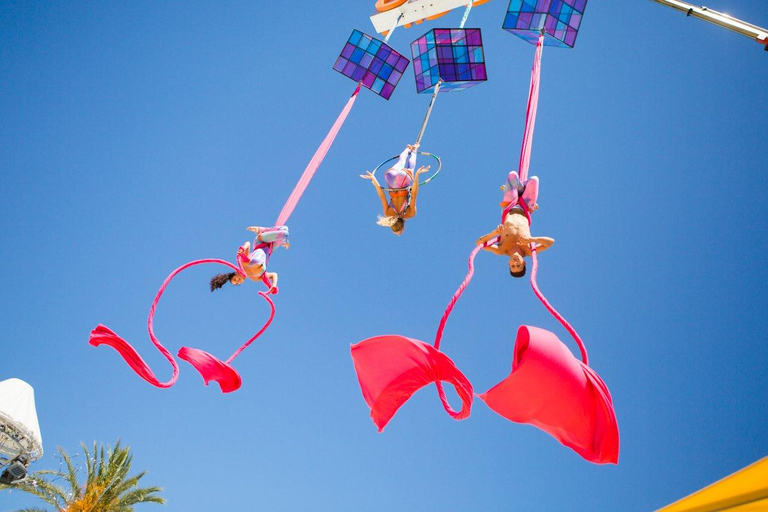 Ibiza Sunset Boat Party met 3 uur open bar + toegang tot 3 clubsIbiza: The Floating Club met drankjes, maaltijd en toegang tot het strand