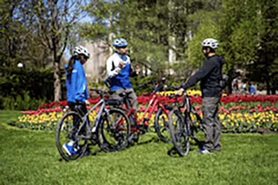 Geführte Fahrradtour zum 200. Jubiläum von Ottawa. Foto: GetYourGuide Geführte Fahrradtour zum 200. Jubiläum von Ottawa. Foto: GetYourGuide