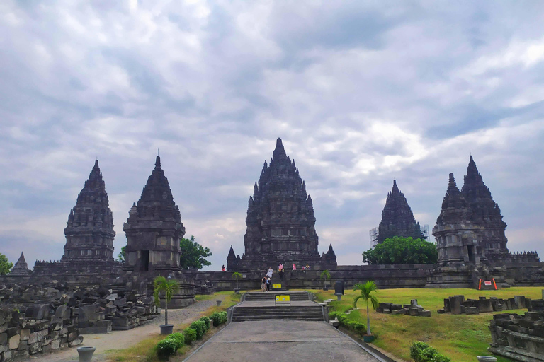 Yogyakarta: Prambanan, borobudur climb up temple & Ramayana