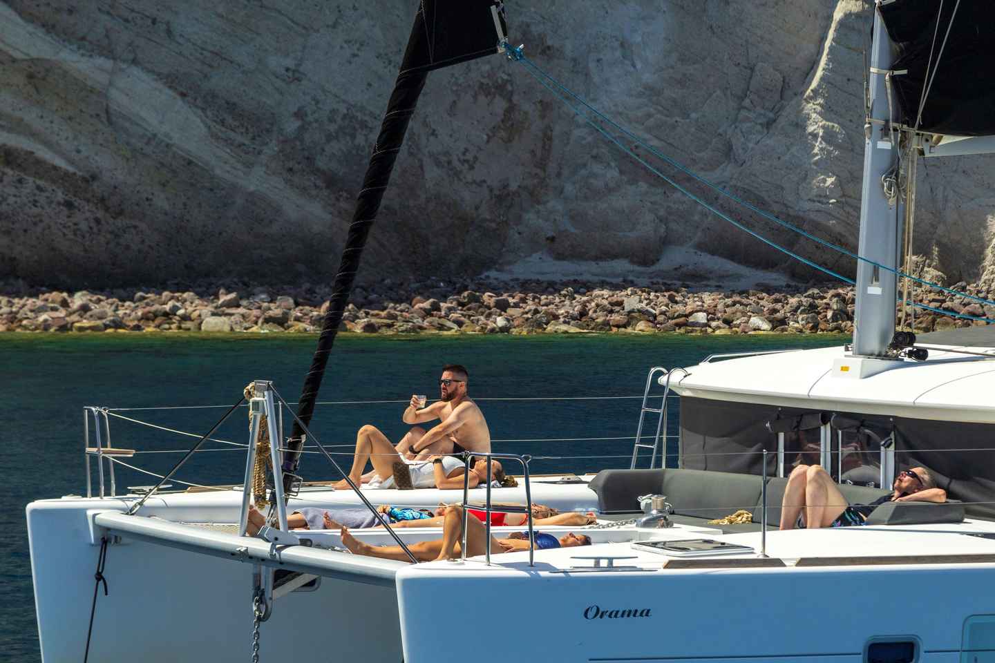 Santorini:All-inclusive Catamaran Cruise with Thirassia Stop