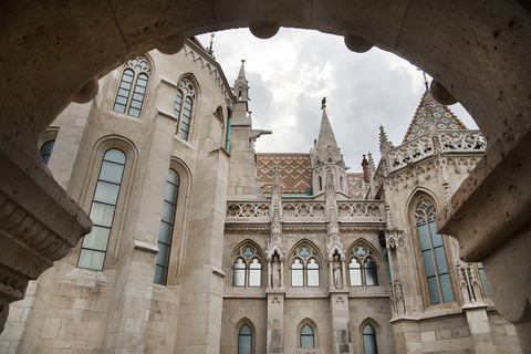 Budapest: tour a piedi del castello di Buda in tedescoTour privato in tedesco