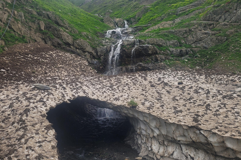 Tbilisi: Kazbegi Day Trip with Gergeti Trinity Church