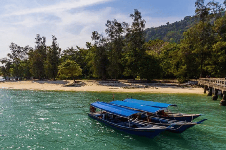 Langkawi: Island Hopping Shared Boat Tour (wspólna wycieczka łodzią po wyspach)Wspólna łódź - odbiór 08:00 - 09:00 - hotel w zasięgu