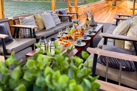 Labuan Bajo: Komodo Islands Tour with Luxury Open Deck Boat