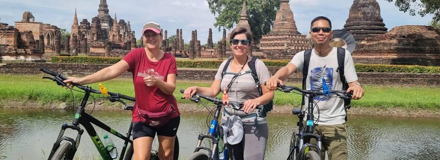 Sukhothai : Excursion cycliste d'une journée dans le parc historique avec déjeuner
