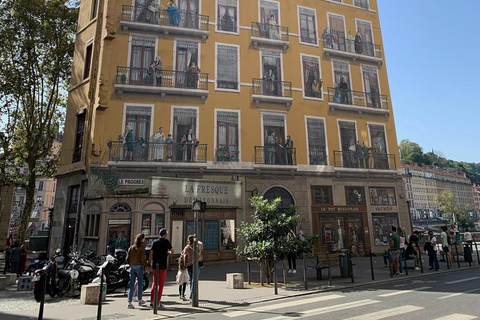 Lyon: Live Like a Local with Walking Tour, Wine & Pétanque
