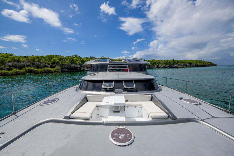 La Romana: Catalina Island Private Full-Day Boat Tour