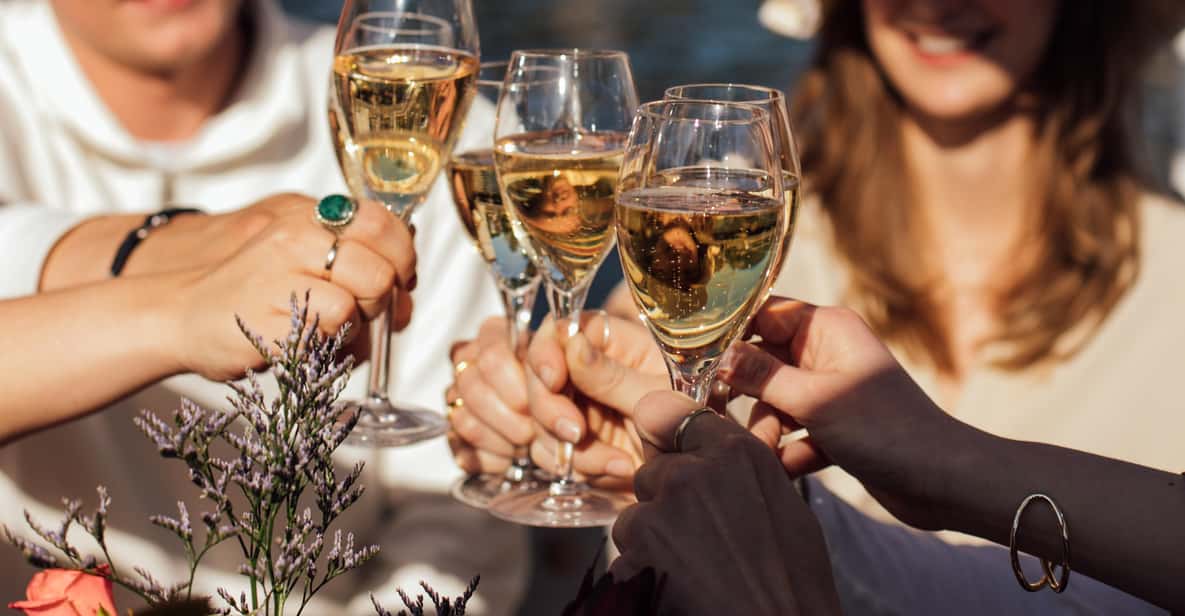 Afbeelding 14 van Amsterdam: Luxe rondvaart – optioneel uit te breiden met onbeperkte cocktails en snacks