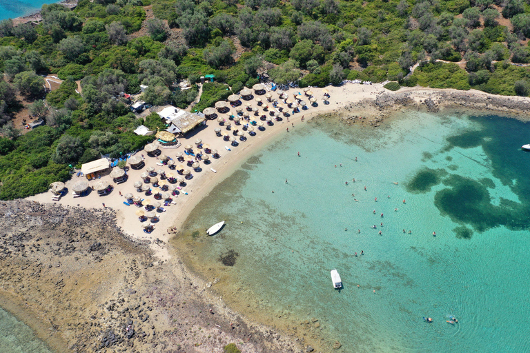 Athènes : excursion d&#039;une journée en bateau avec baignade et piscine thermaleAthènes : excursion d&#039;une journée en bateau vers les îles avec baignade
