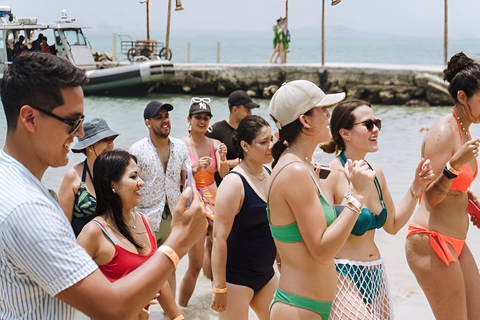 Cartagena: Palmarito Beachclub with Pool, Kayak and paddle! Cartagena: Palmarito Beachclub in Tierra Bomba with Buffet