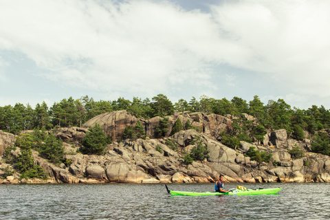 Vaxholm: Kajakavontuur in natuurreservaat - met gidsHuur kajak voor één persoon - 8 uur