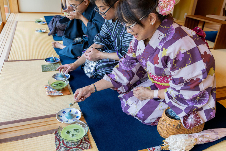 Kanazawa: Private Tour with Photographer and Photoshoot Kanazawa: Private Tour with Photographer - Half Day