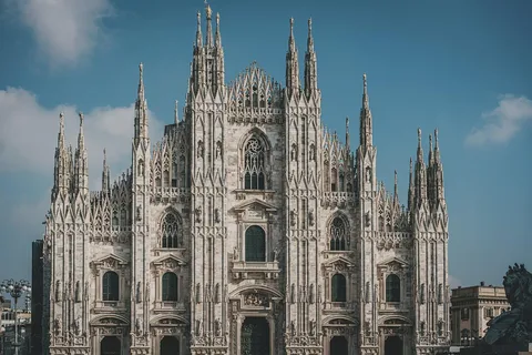 Taking a stroll in Downtown Milan Private Skip the Line Tour