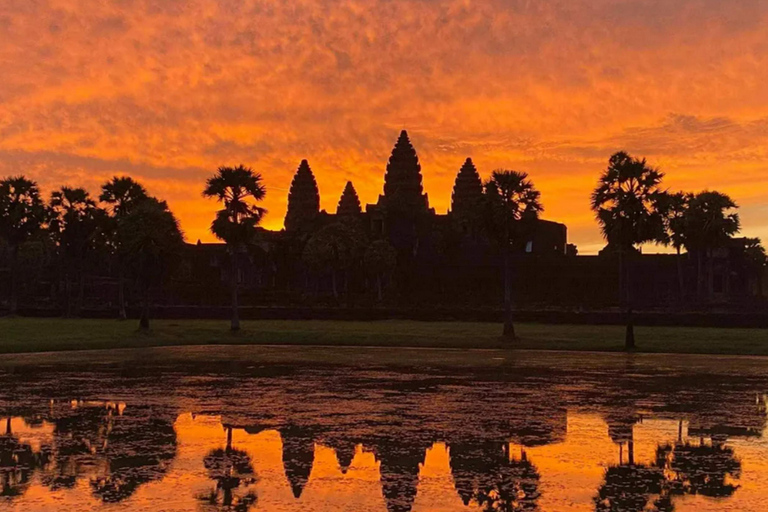 Alba ad Angkor Wat e piccolo tour con la guidaGrandi tour privati con guida in inglese