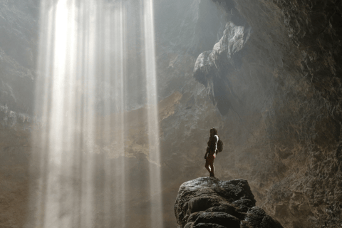 Yogyakarta: Amanecer en el Monte Merapi y Aventuras en la Cueva de Jomblang