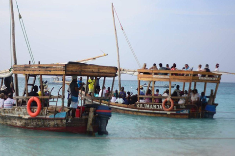 Zanzibar : baignade avec les tortues de mer et croisière en boutre au coucher du soleil