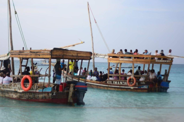 Zanzibar : baignade avec les tortues de mer et croisière en boutre au coucher du soleil