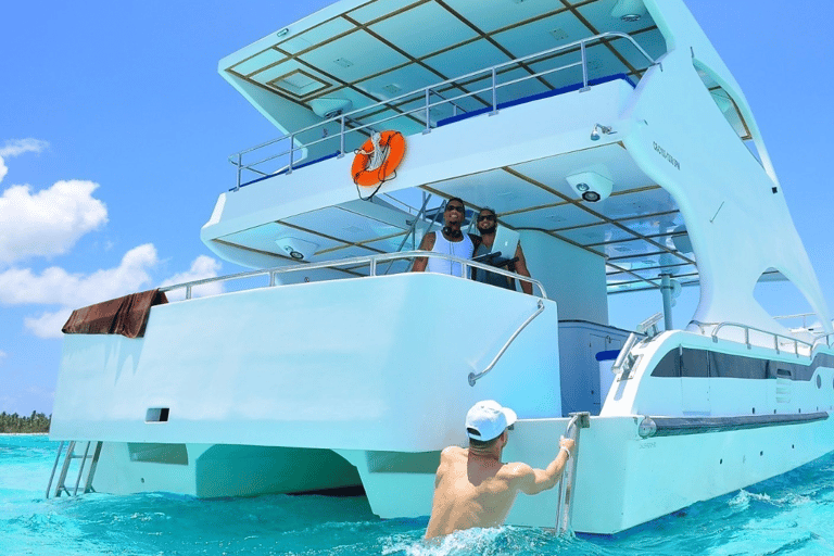 Punta Cana: Saona Island Catamaran Cruise with Lunch