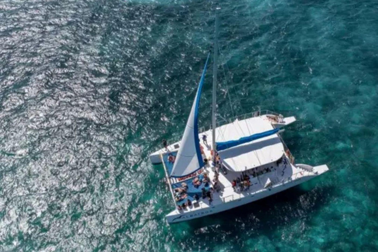 Cancun: Sunsations Catamaran Adults-Only Isla Mujeres