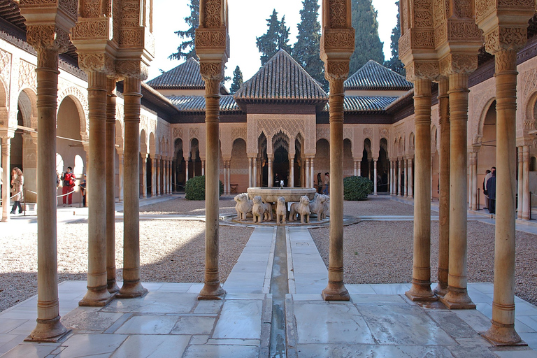 Alhambra: Premium Day Trip with Guaranteed Transfer from Cruise Ships – Málaga Complete Alhambra: Alcazaba, Generalife & Nasrid Palaces