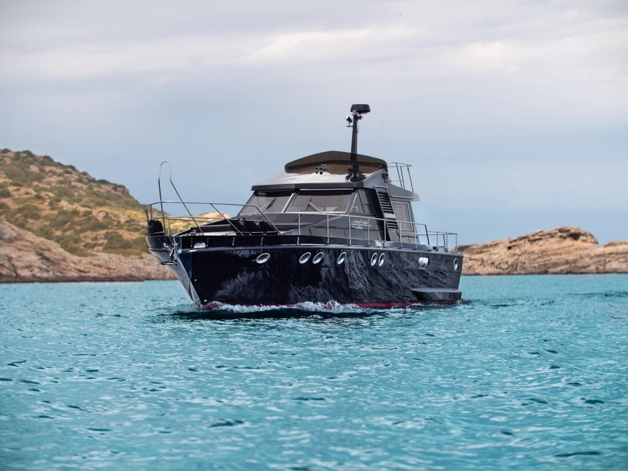 Ab Athen: Luxusreise in Privat-Yacht nach Ägina-Agia Marina