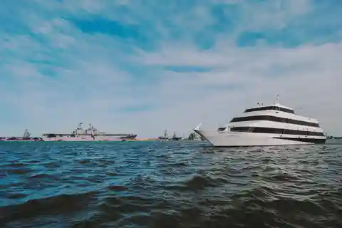 Norfolk: City Cruises Buffet Dinner Cruise