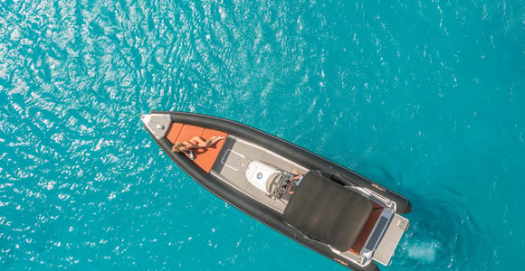 Private boat tour: Milos, Kimolos & Polyaigos (Viper Magnum)