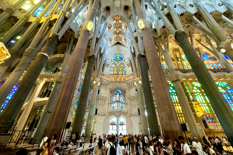 Barcelona: Sagrada Familia po południu w małej grupieBarcelona: Sagrada Familia omiń kolejkę w małej grupie