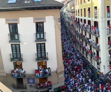 Pamplona: Running of the Bulls Balcony Breakfast Tour