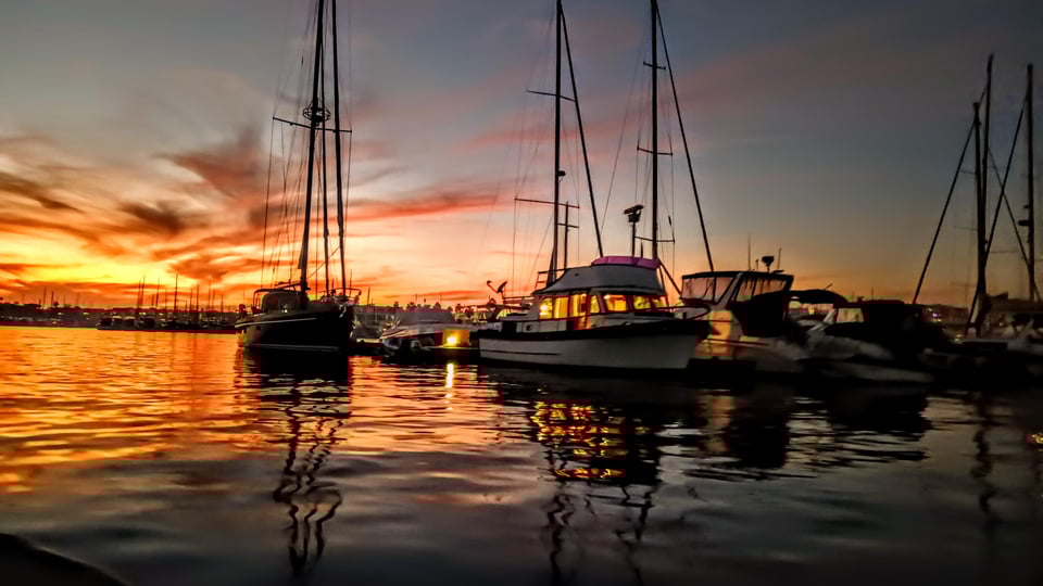 Romantische Sonnenuntergangs- und Stadtlichter-Weinkreuzfahrt – Marina del Rey